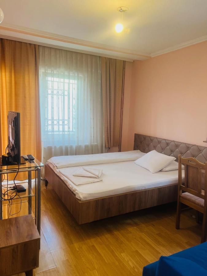 Guest House Velania Priștina Exterior foto
