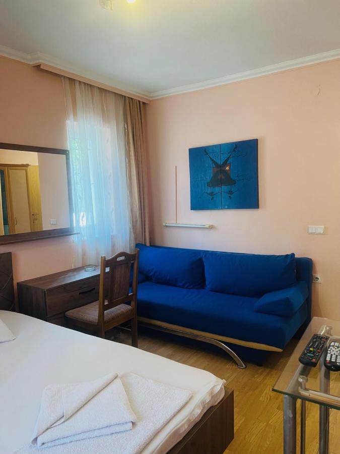 Guest House Velania Priștina Exterior foto